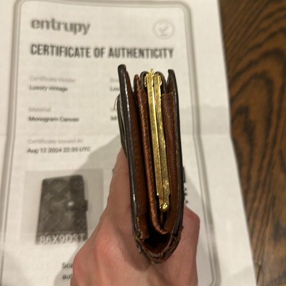 Authentic Louis Vuitton “Kiss Lock” wallet - Picture 5 of 9